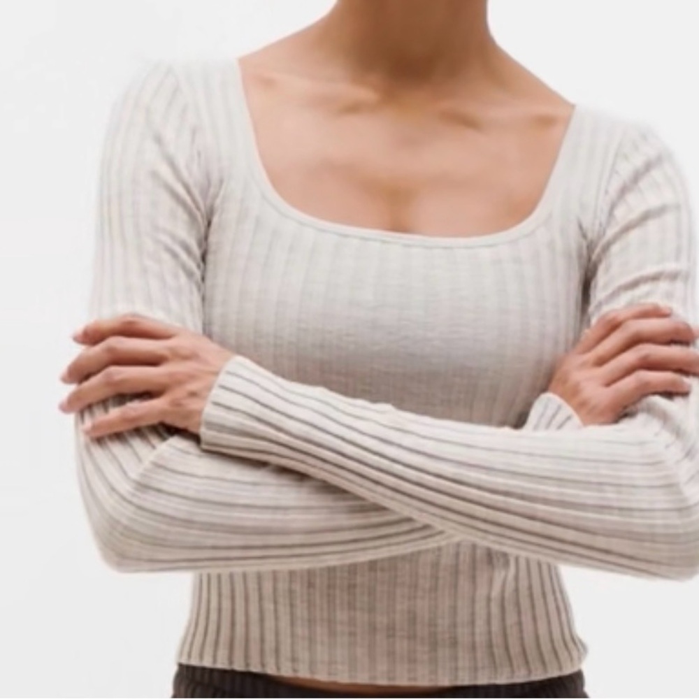 Athleta Ribbed Long Sleeve Crop Top, size small-
Magnolia White/Mushroom Heather